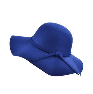Open image in slideshow, Head-Turner Floppy Hat
